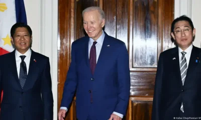 El presidente filipino Ferdinand Marcos, el estadounidense Joe Biden y el primer ministro japonés Fumio Kishida. Foto: DW