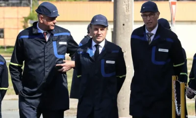 El mandatario francés Emmanuel Macron colocó la primera piedra para una nueva fábrica de pólvora explosiva para la empresa Eurenco en la ciudad suroccidental de Bergerac. Foto: DW.