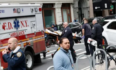 Un hombre se inmoló frente al tribunal donde Trump está siendo juzgado. Foto: El Mundo.