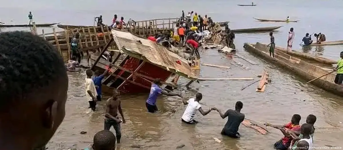 Trabajo de rescate tras el naufragio. Foto: DW