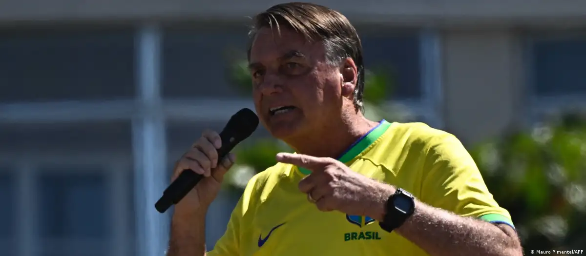 Jair Bolsonaro, durante su intervención frente a la playa de Copacabana. Foto: DW