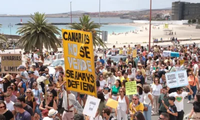 Protesta contra el turismo de masas en Fuerteventura.Imagen: Europa Press Canarias/dpa/picture alliance