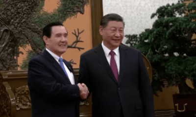 Xi Jinping junto al ex presidente taiwanés Ma Ying-jeou. Foto: Infobae.