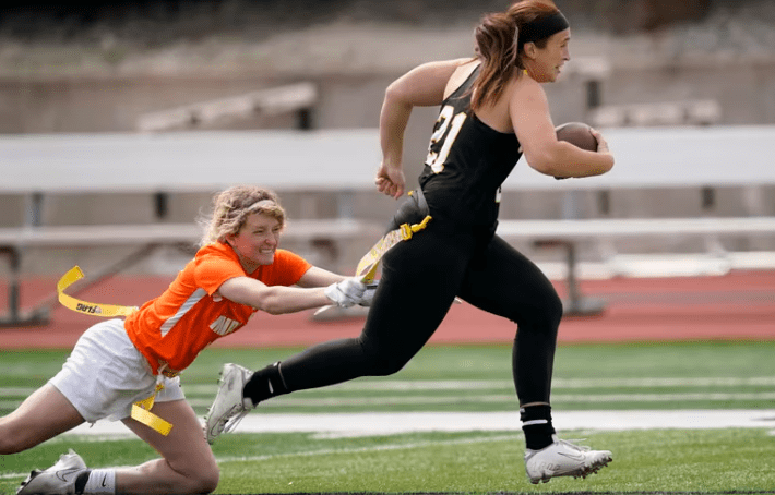 La Asociación Nacional de Atletismo Intercolegial (NAIA) ha establecido una nueva política que impide la inclusión de atletas transgénero en competiciones deportivas femeninas. Foto: AP/Orlin Wagner.