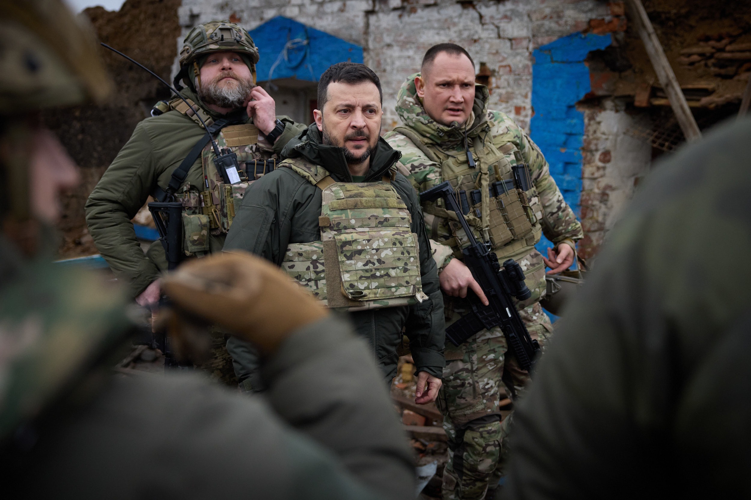 Volodimir Zelenski, presidente de Ucrania junto a militares. Foto: Europa Press.