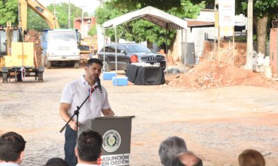 Óscar "Nenecho" Rodríguez encabezó el inicio oficial de las obras de desagüe pluvial en el barrio San Pablo. Foto: Gentileza.