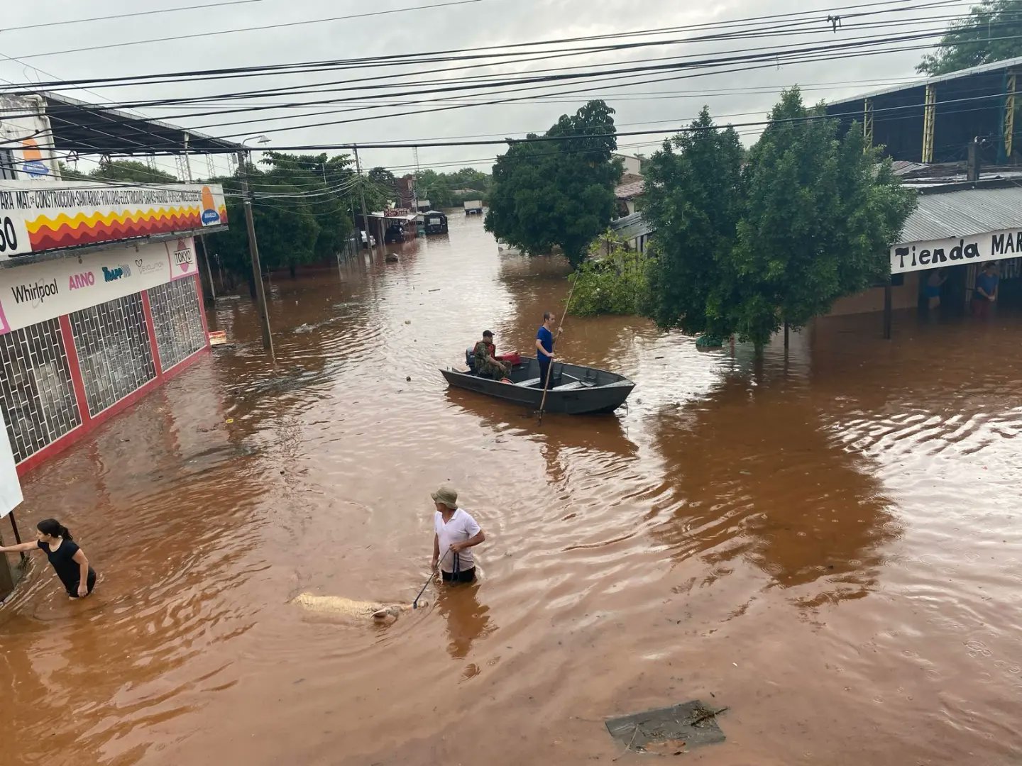 Inundaciones en la ciudad de Limpio. Foto: Armada Paraguaya.