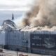 Incendio en el histórico edificio de la antigua bolsa de Copenhague. Foto: X