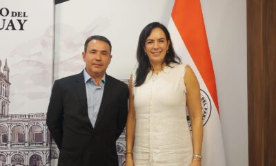 Claudia Centurión y Emiliano Fernández durante el anuncio como viceministro de Transporte. Foto: MOPC.