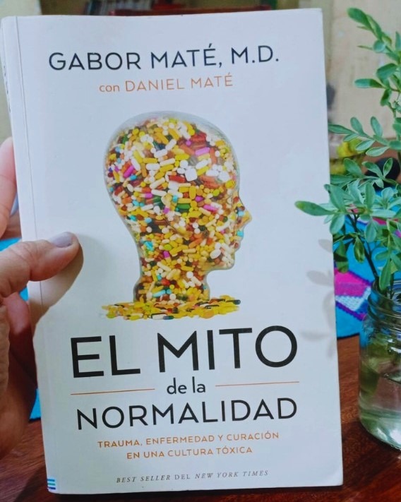 El libro a ser analizado y comentado este mes de mayo. Cortesìa