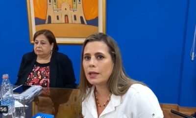 Kattya González con Esperanza Martínez. Foto: Captura de video.