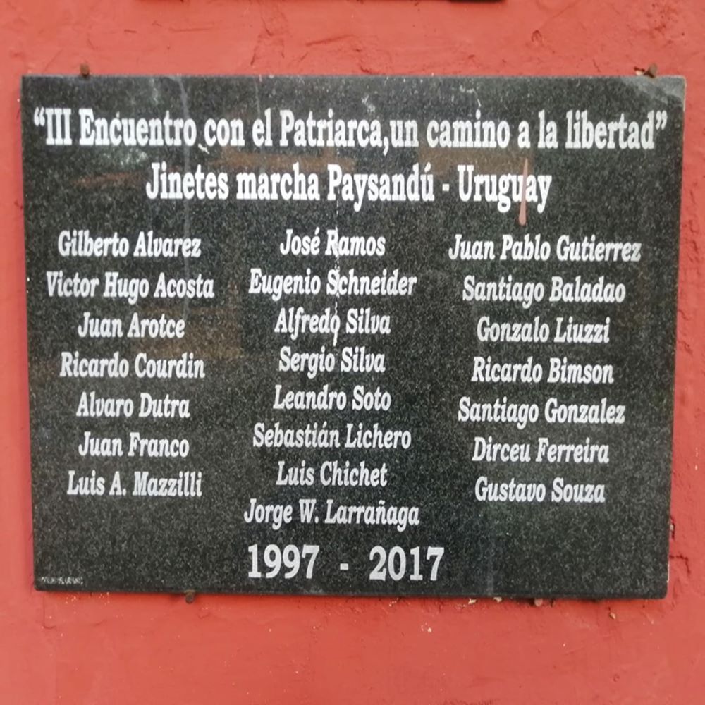 Placa recordatoria de otras travesías de homenajes. Año 2024. Imagen: Marli Delgado