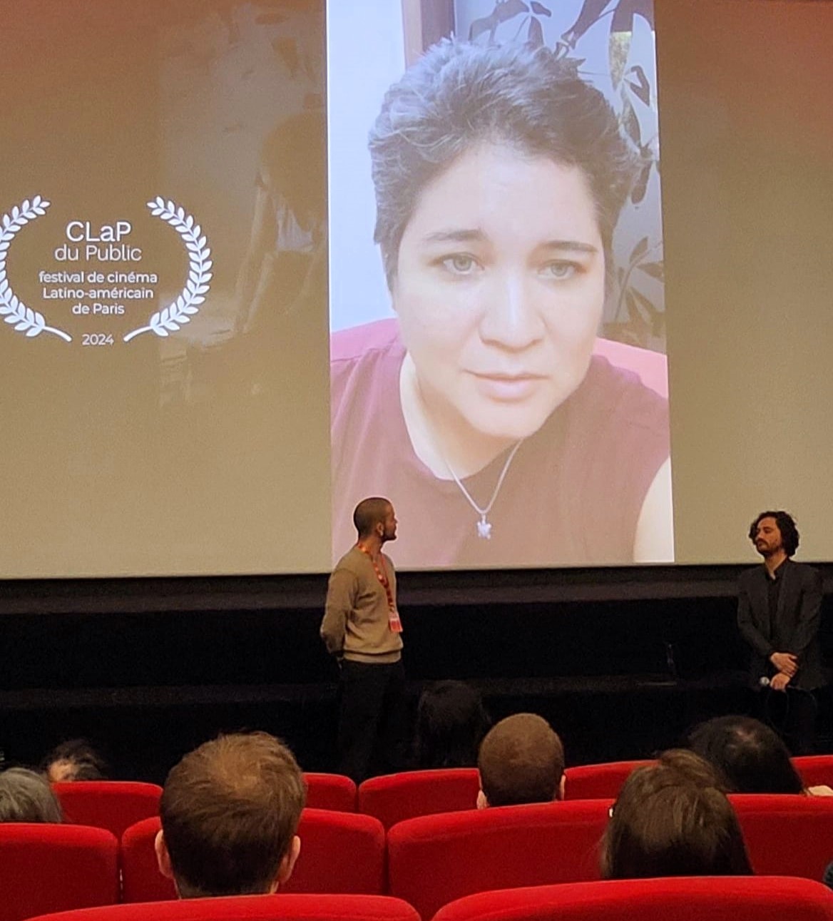 La directora de "Guapo'y", Sofía Paoli, agradeciendo a través de un video el premio del público en el Festival CLaP. Foto: Embajada de la República del Paraguay en Francia