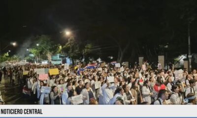 Miles de estudiantes sobre la avenida Mariscal López. Foto: Captura de pantalla Radio Ñandutí.