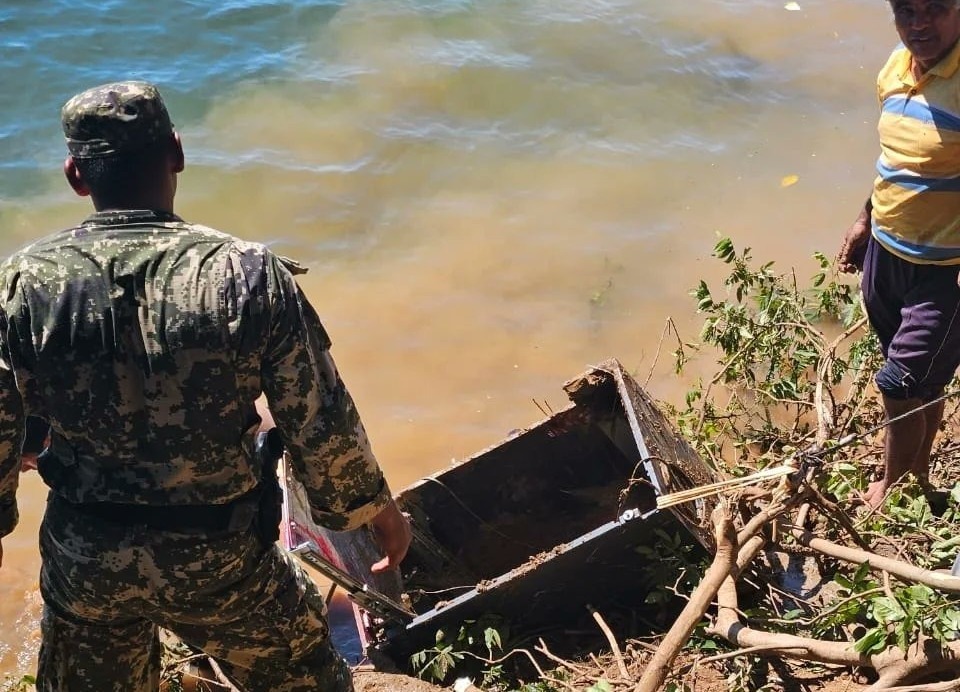 Restos del cajero hallados en el río Paraná. Foto: Prefectura Naval.