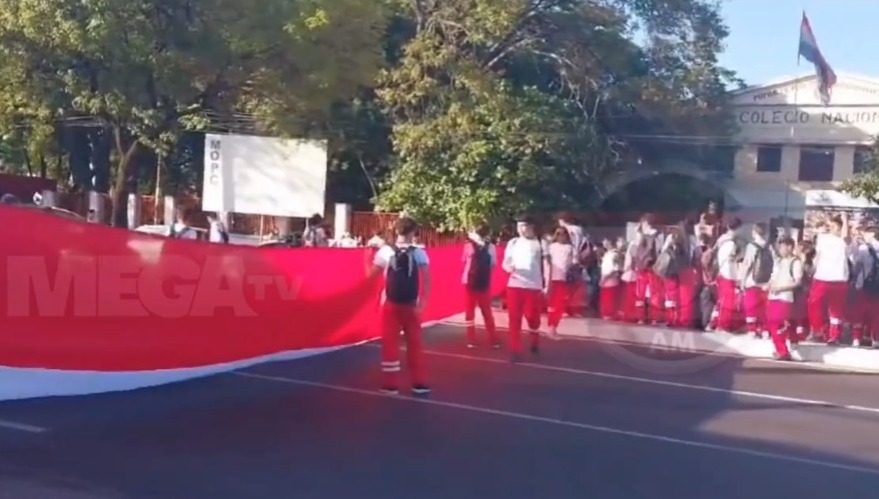 Estudiantes del Colegio Nacional de la Capital cierran ruta. Foto: Captura de pantalla.