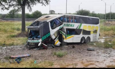 Así quedó el bus tras el accidente. Foto: Gentileza.