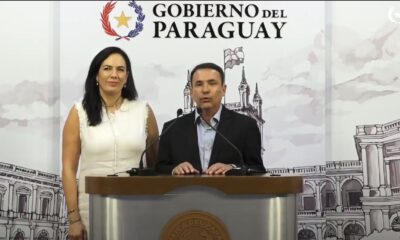 Claudia Centurión y Emiliano Fernández durante el anuncio como viceministro de Transporte. Foto: MOPC.