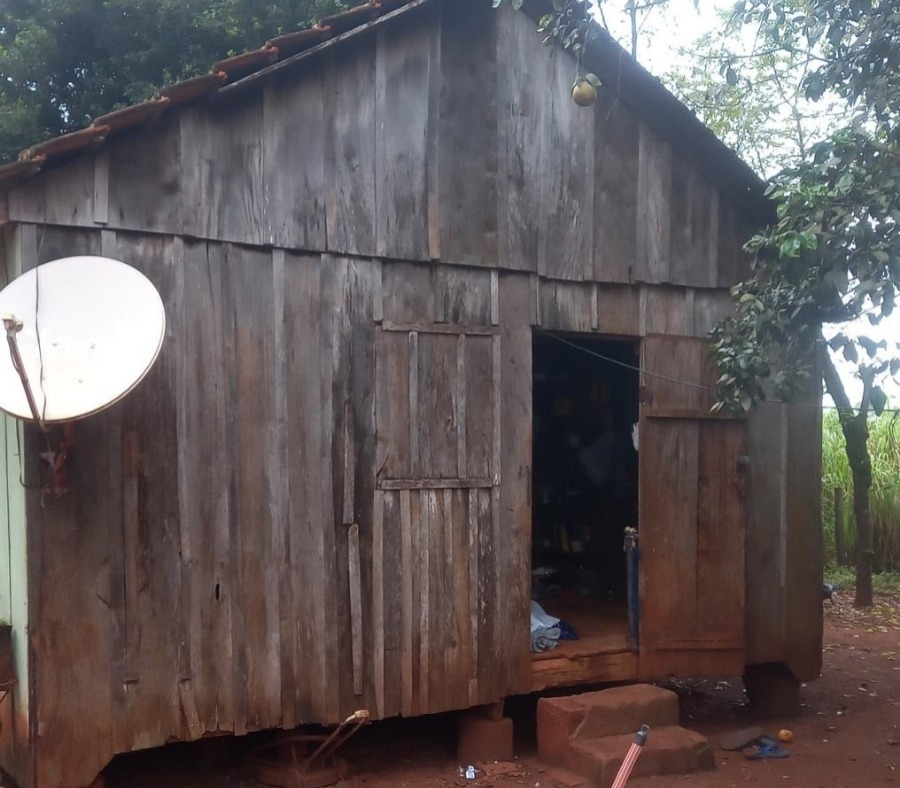 El crimen ocurrió en esta precaria vivienda. Foto: Roberto Pérez.