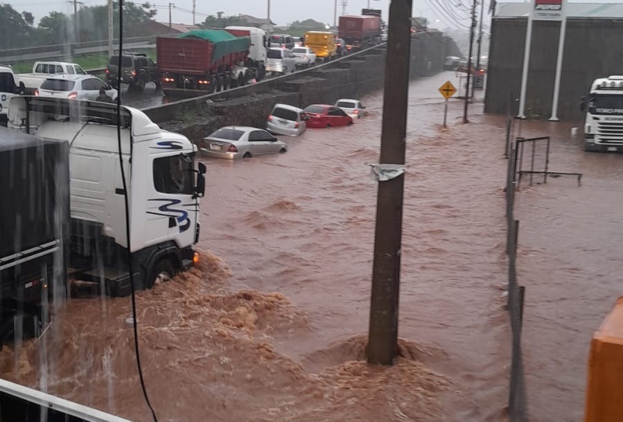 Las lluvias causaron caos y desbordes. Foto: Gentileza.