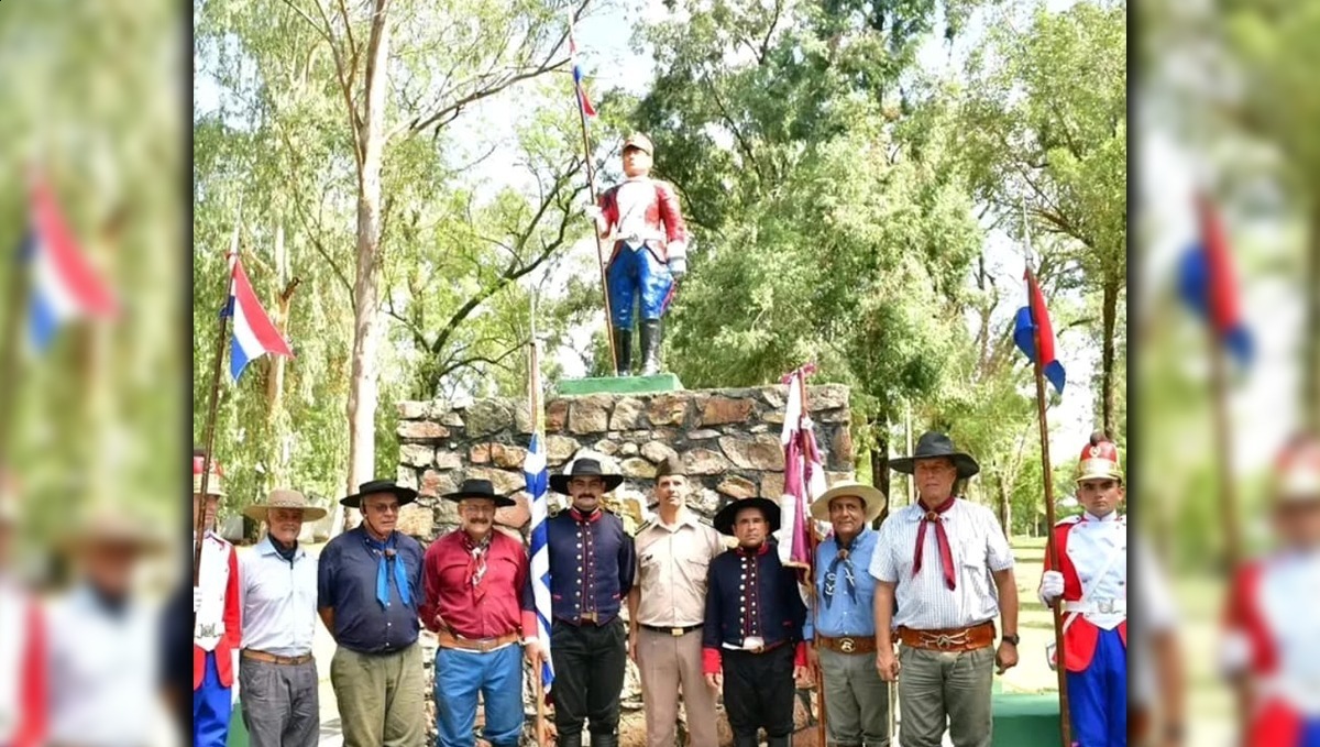 Jinetes uruguayos en Paraguay. Foto: Ejército de Uruguay.