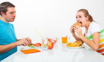 Personas comiendo. Foto referencial. El Confidencial.