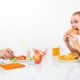 Personas comiendo. Foto referencial. El Confidencial.