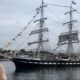 El velero 'Belem' parte hacia Francia con la llama olímpica ante gran espectación en el puerto del Pireo. Foto: DW.