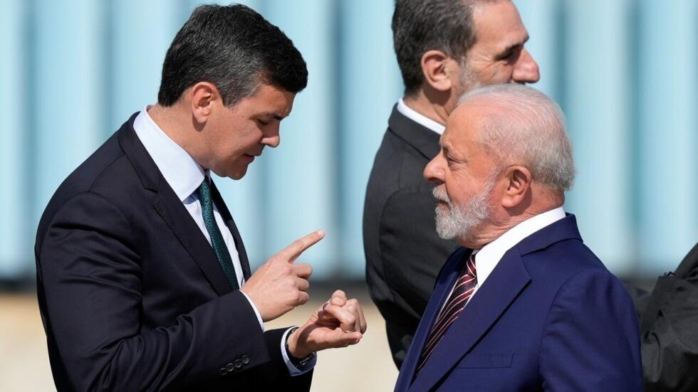 El presidente de Paraguay, Santiago Peña, junto su par de Brasil, Inacio Lula Da Silva. Foto: Archivo.