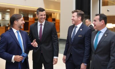 El presidente Santiago Peña, participó de la Asamblea de la Conmebol junto a su invitado, el mandatario uruguayo Luis Lacalle Pou. Foto: Gentileza.