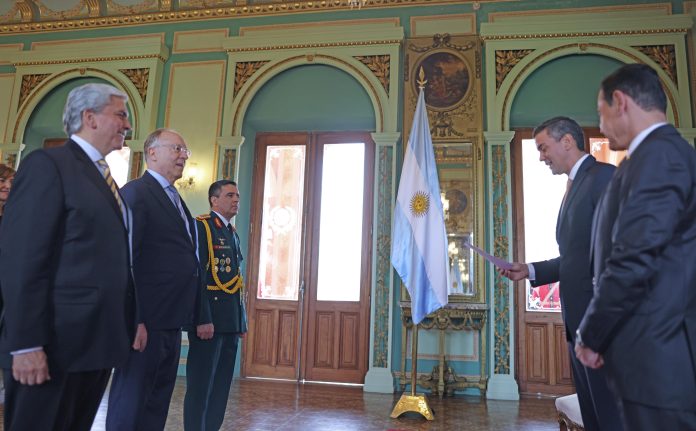 Presidente Peña recibió cartas credenciales del embajador argentino, Emilio Nielsen. Foto: IP