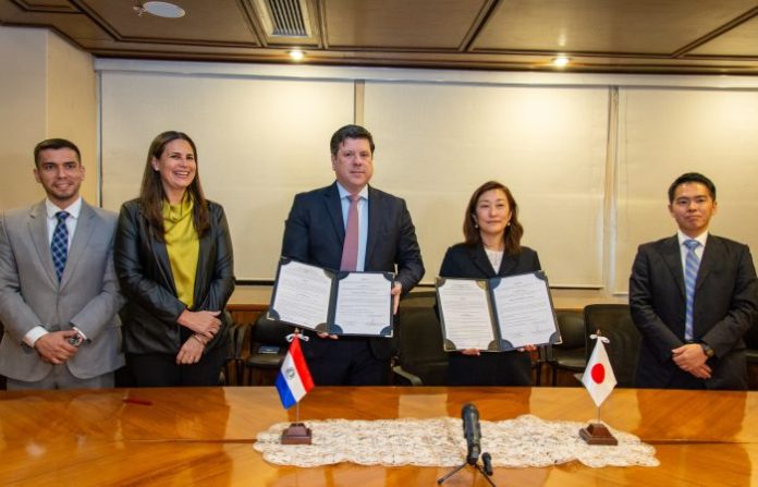 El MIC y la Organización de Comercio Exterior de Japón (JETRO) firmaron un acuerdo con miras a incrementar el comercio. Foto: IP