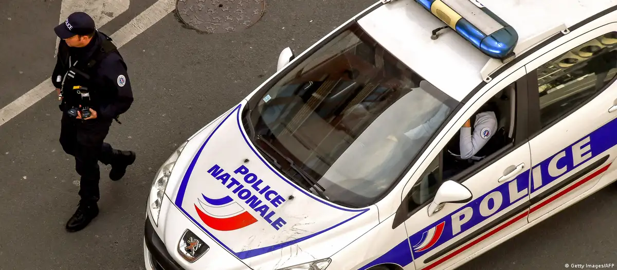 El hombre que trató de incendiar la sinagoga de Rouen fue baleado por la Policía francesa.Imagen: Getty Images/AFP/ DW