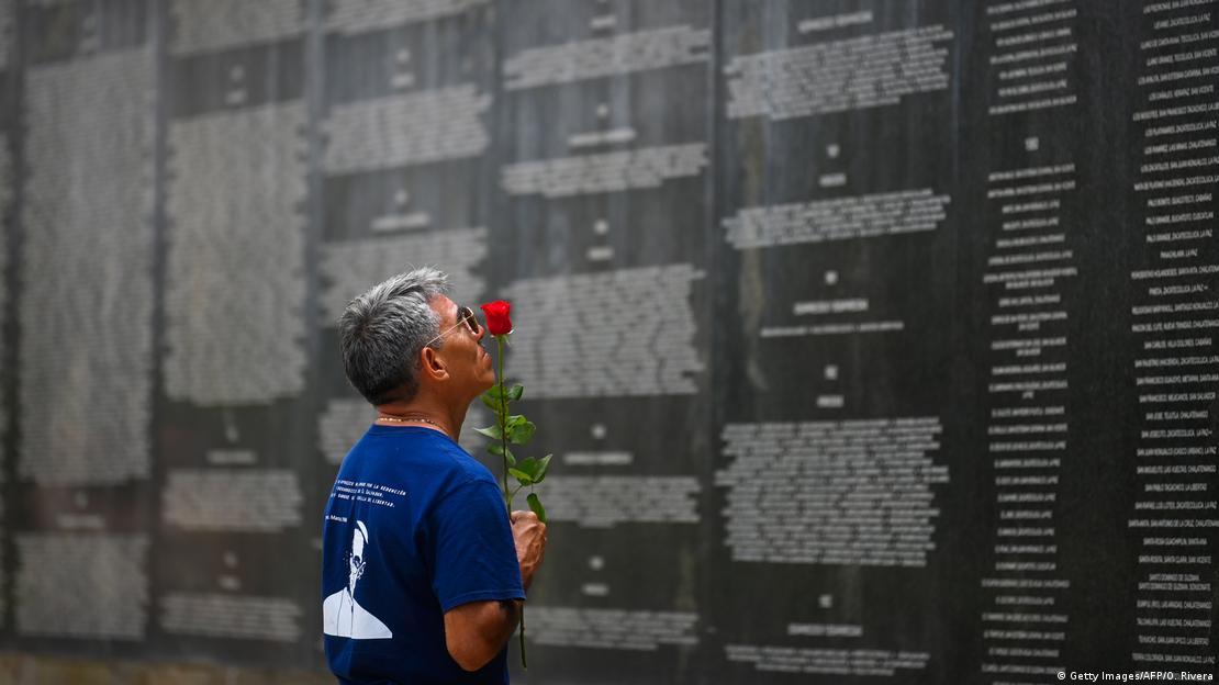 Entre 1980 y 1992, El Salvador, vivió un conflicto que dejó 75.000 muertes y 8.000 personas desaparecidas. Foto: Getty Images/AFP/O. Rivera/DW