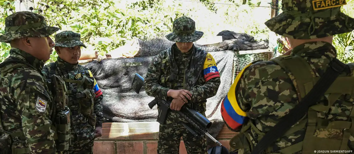 Guerrilleros de la disidencia de las FARC. Foto: OAQUIN SARMIENTO/AFP