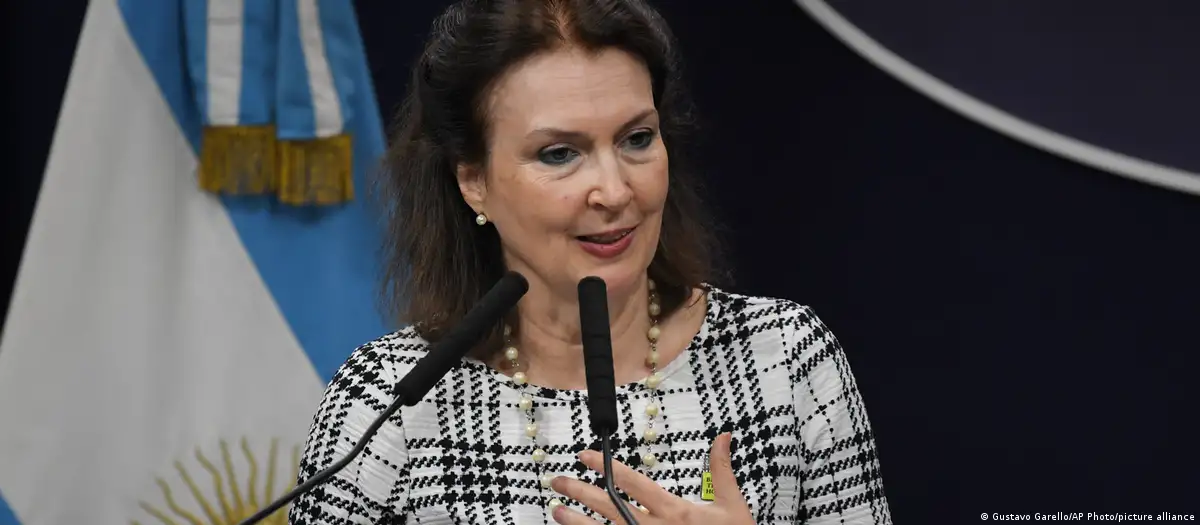 La canciller argentina, Diana Mondino. Foto: Imagen: Gustavo Garello/AP Photo/picture alliance. DW