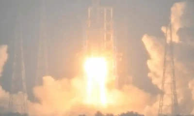 Un cohete Long March 5, que transporta la sonda lunar de la misión Chang'e-6.Imagen: HECTOR RETAMAL/AFP