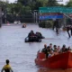 Muchos rescates se llevan a cabo con botes, como en la localidad de Canoas, en Rio Grande do Sul.Imagen: Amanda Perobelli/REUTERS