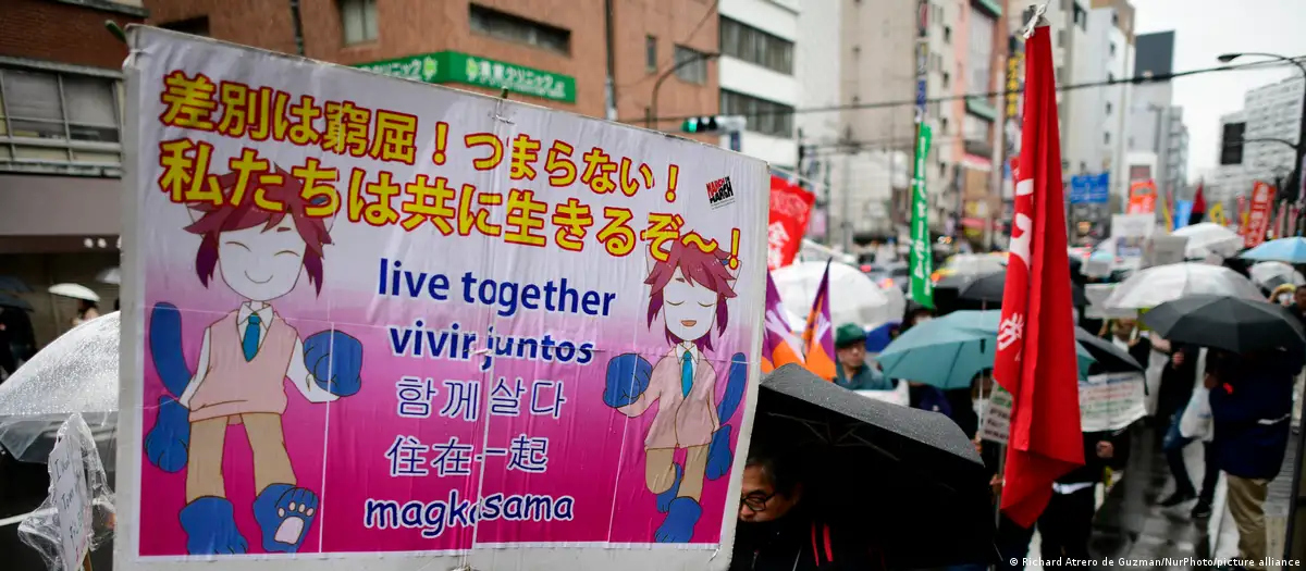 Trabajadores extranjeros en Japón se manifiestan por un trato igualitarioImagen: Richard Atrero de Guzman/NurPhoto/picture alliance