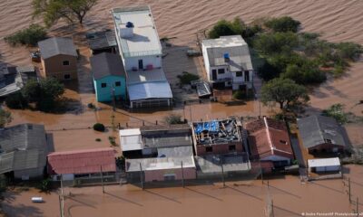 Las inundaciones afectaron al menos 61.400 viviendas, de las que 6.200 quedaron totalmente destruidas en Porto Aelgre Brasil, informaron las autoridades brasileñas.Imagen: Andre Penner/AP Photo/picture alliance