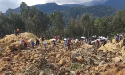 Papúa Nueva Guinea sigue trabajando en buscar sobrevivinetes por el alud de tierra.Imagen: Andrew Ruing/DW