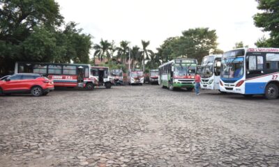 Parada única de buses en Asunción. Foto: Óscar Rodríguez.