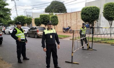 Agentes de la PMT dirigen el tránsito en la zona. Foto: Gentileza.