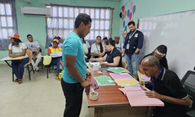 El presidente del TSJE, César Rossel viajó a Panamá como observador electoral. Foto: Gentileza.