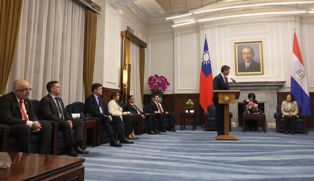 Santiago Peña con Tsai Ing-wen en Taiwán. Foto: Gentileza.