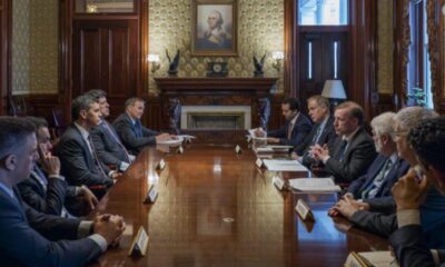 Santiago Peña y comitiva paraguaya, reunión con autoridades norteamericanas en la Casa Blanca. Foto: IP.