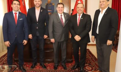 Posan en la foto Marcelo Soto, Pedro Alliana, Horacio Cartes, Mario Varela y Édgar Olmedo. Foto: Gentileza.