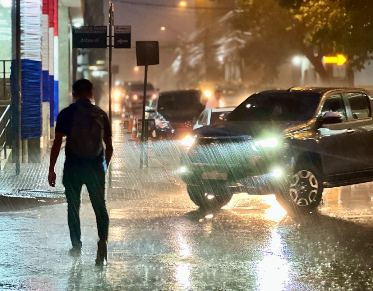 Tránsito en día de lluvia. Foto: MOPC.