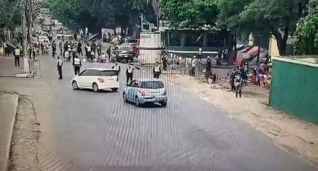 Bloqueos sobre la avenida Artigas. Foto: Captura.