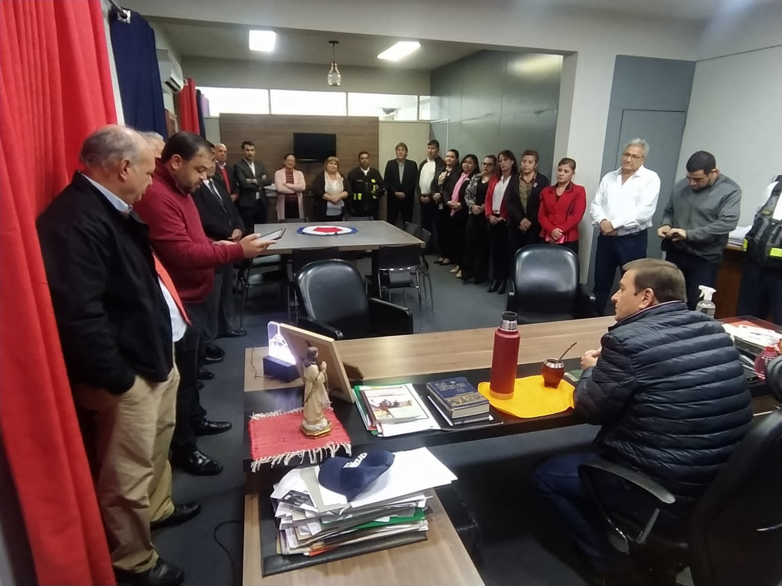 Coordinadora colorada con el intendente municipal de Lambaré, Guido González. Foto: Gentileza.